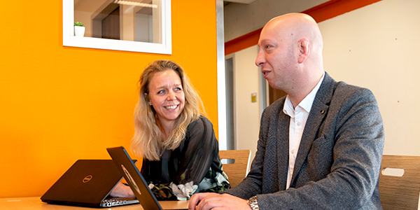 Schoolleider aan het werk
